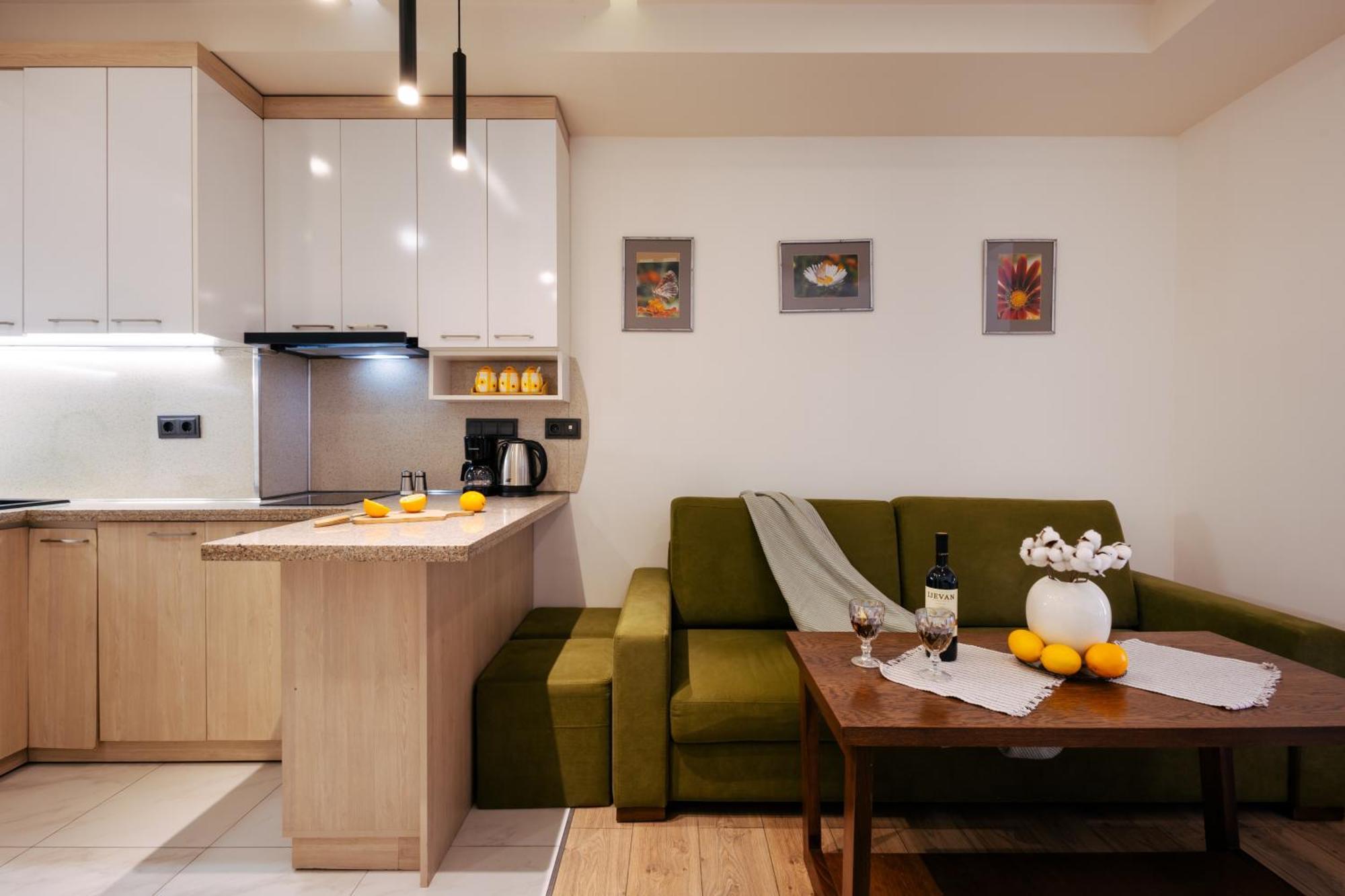 Residence Koghbatsi 16 Ереван Екстериор снимка