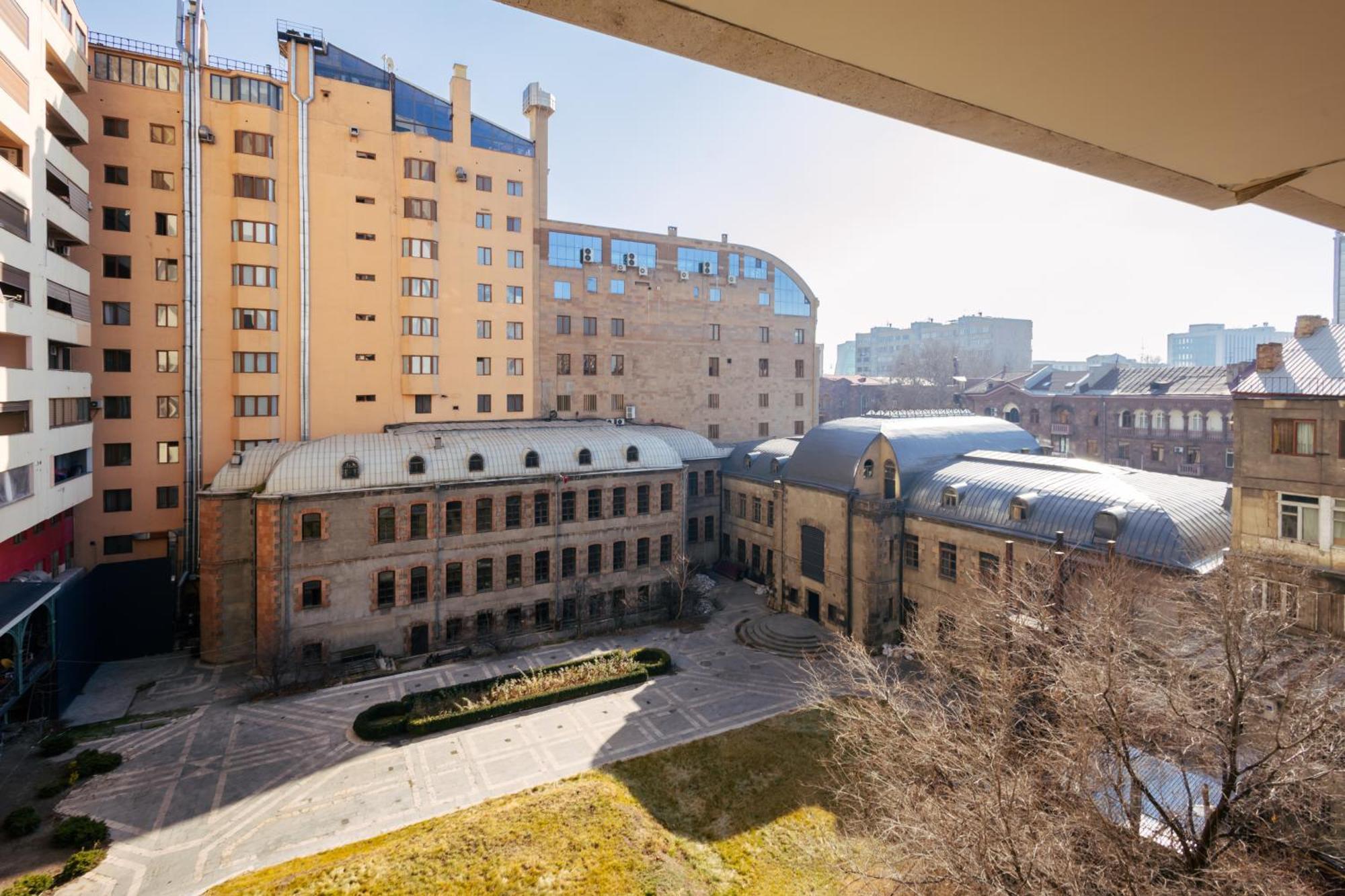 Residence Koghbatsi 16 Ереван Екстериор снимка